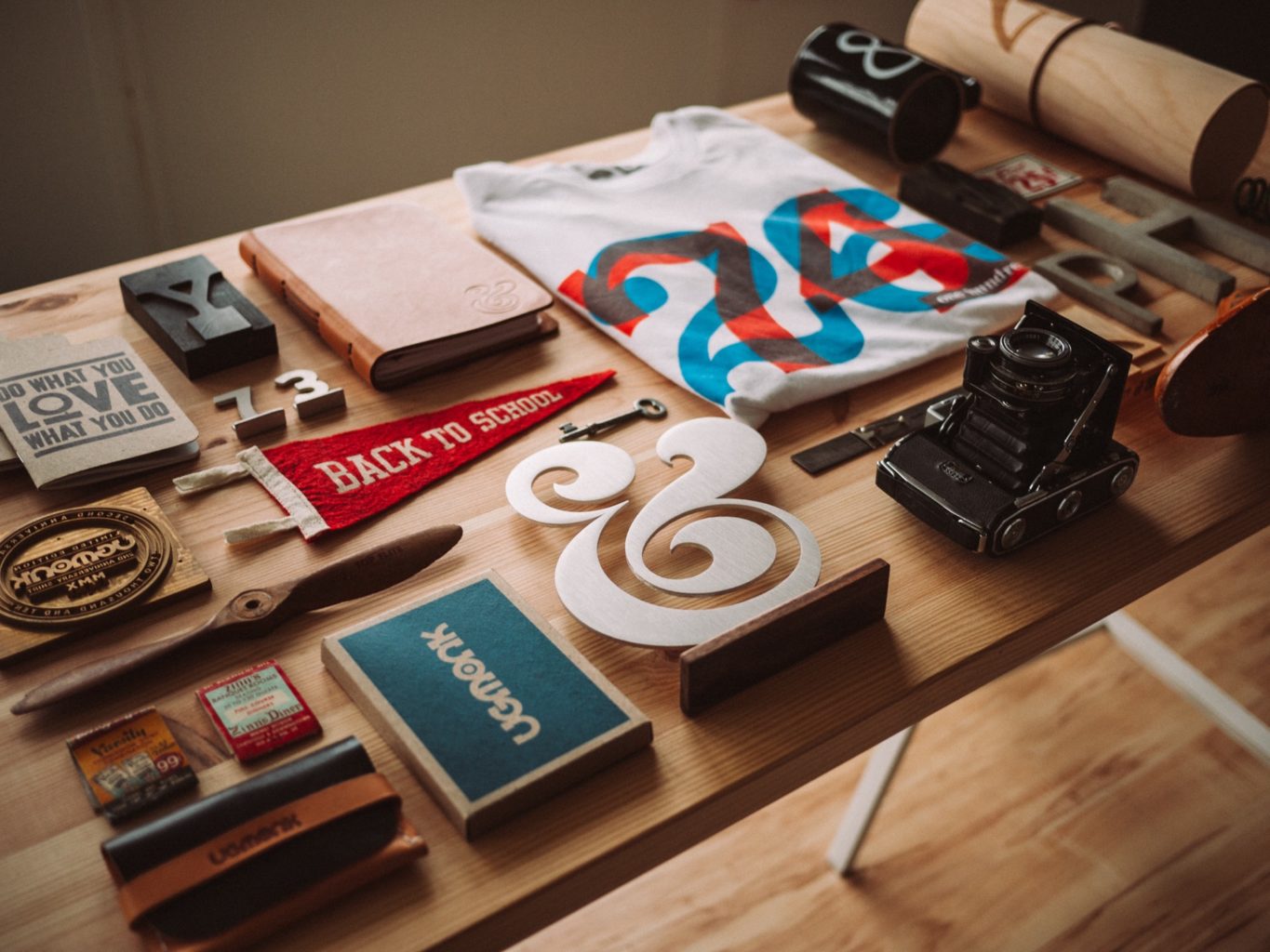 designer-typography-table-shop